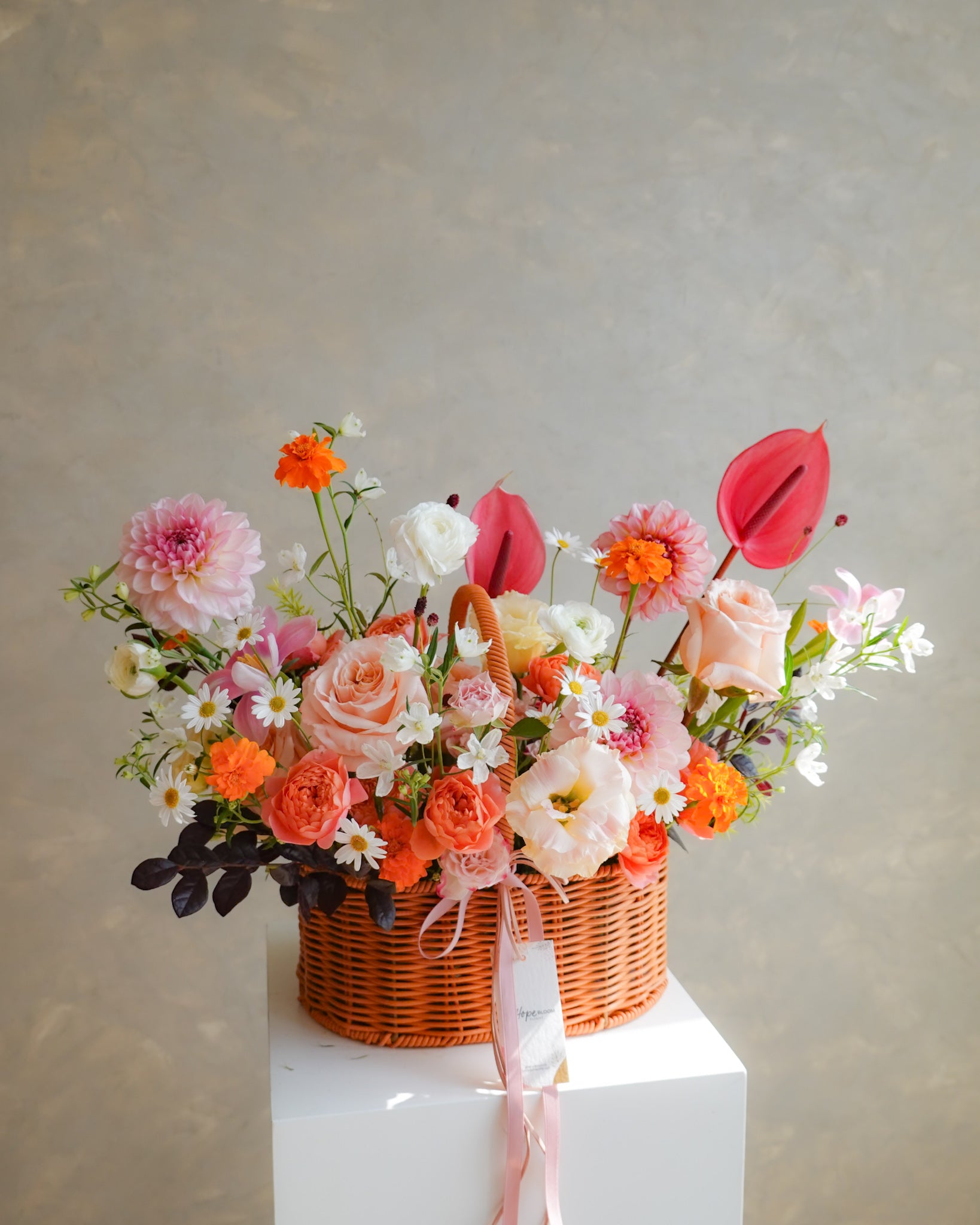 THE FLORIST'S PICK Large Floral Arrangement Basket
