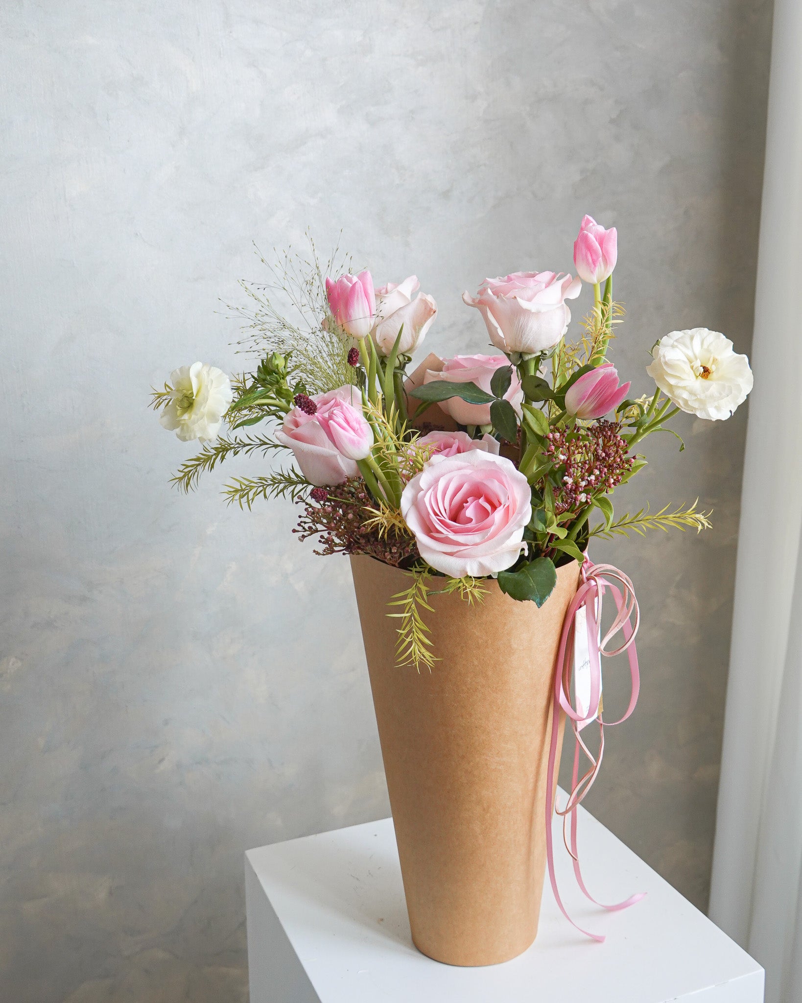 情人節花束2026 | Fallin' all in you | 粉紅色玫瑰及鬱金香花桶