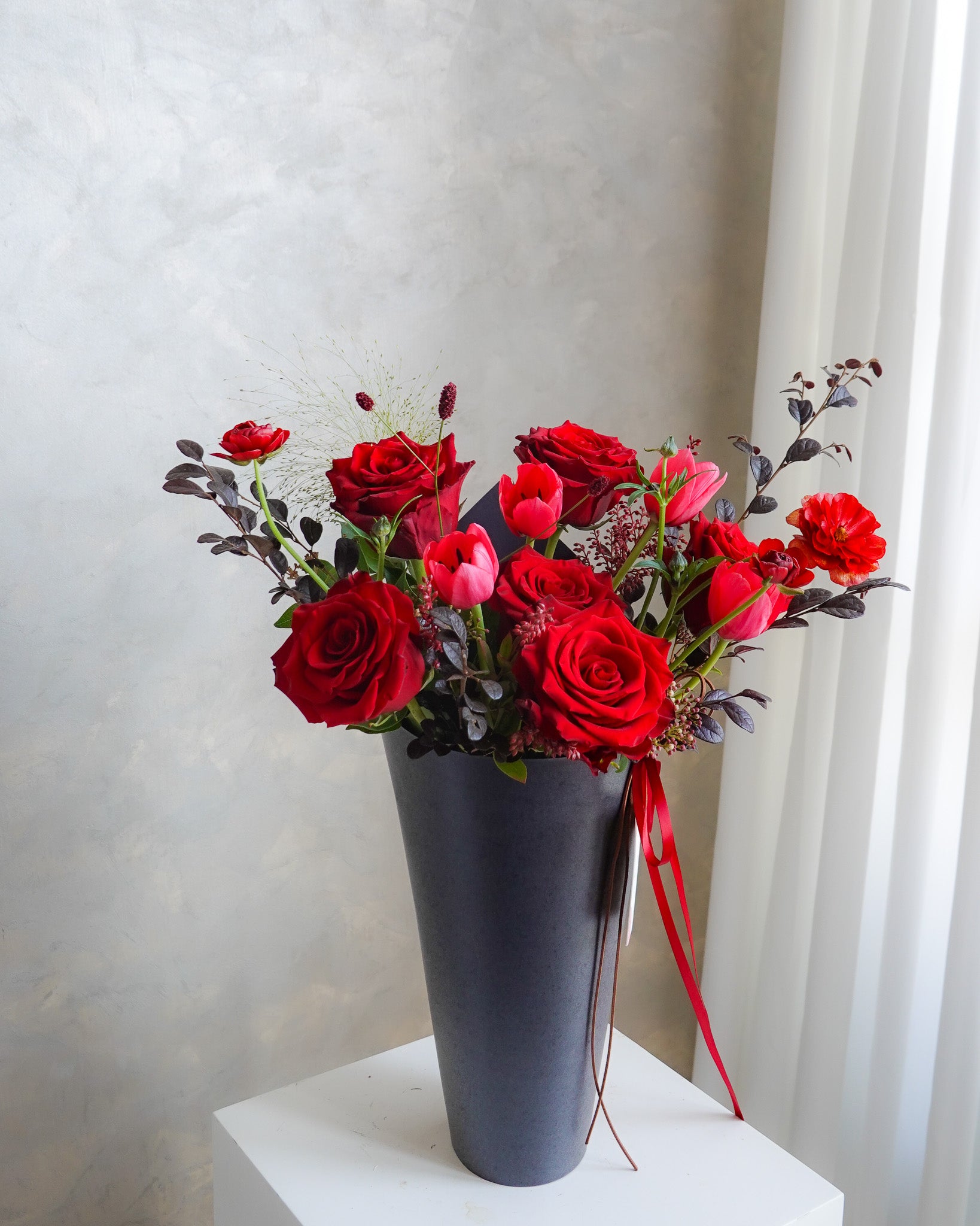 情人節花束2026 | Crazy in love | 紅色玫瑰及鬱金香花桶