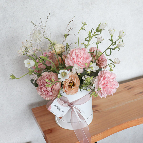 Pure Love 康乃馨花盒 Seasonal Bouquet Let Hope Bloom 